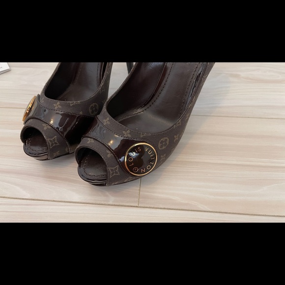 Authentic Louis Vuitton 37.5 brown monogram heels - Picture 12 of 12